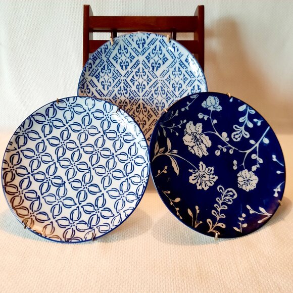 Set of 3 Vagabond Vintage Porcelain Blue/White Plates with Hangers, 8" - Picture 1 of 8